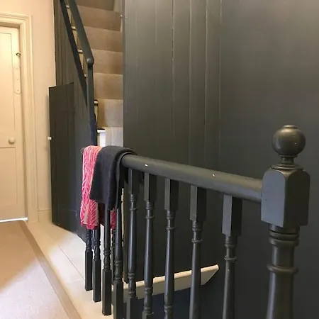 Stylish Two Large Double Bedroom House In With On Street Parking Сasa de vacaciones Harrogate