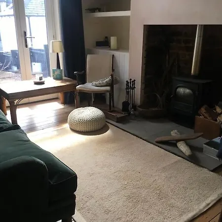 Stylish Two Large Double Bedroom House In With On Street Parking Vakantiehuis