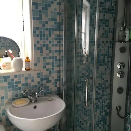 Prázdninový dům Stylish Two Large Double Bedroom House In With On Street Parking *